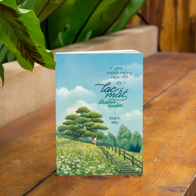 Sách - Giữa Mênh Mông Cuộc Đời, Tôi Lạc Mất Thanh Xuân