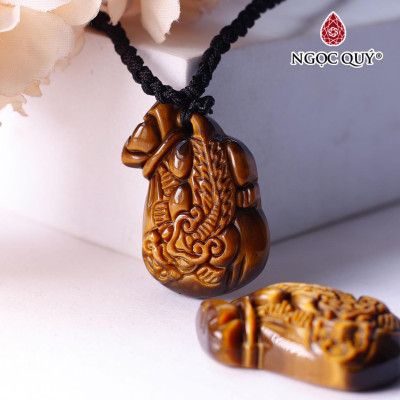 Mặt dây chuyền tỳ hưu ôm túi tiền đá mắt hổ vàng nâu 35x20x8mm mệnh thổ, kim - Ngọc Quý Gemstones