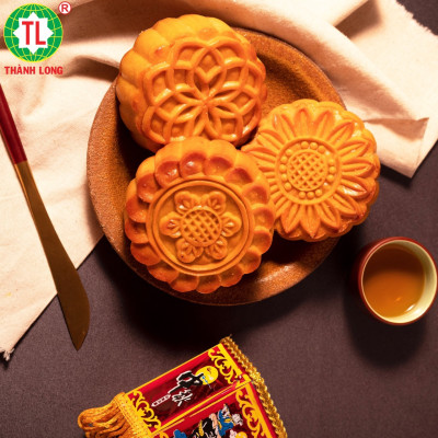 Bộ hộp Bánh trung thu 4 bánh 2 trứng 220g Trường Phúc - Thành Long - 880g - tặng 1 hộp trà - VIỆT NAM