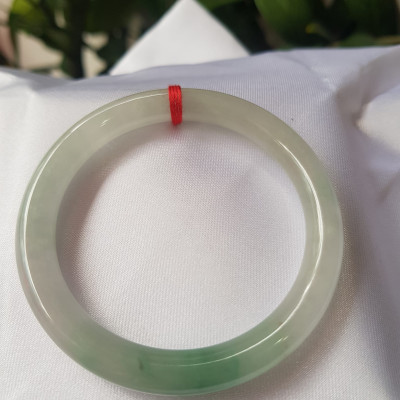 Vòng cẩm thạch Ngọc Đẹp Lý A SỊN 50mm x 7mm Chất liệu đá tự nhiên màu xanh ngọc bóng điểm xanh lý vân đậm tự nhiên bóng đẹp Nữ 50kg - 56kg ạ