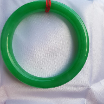 Vòng cẩm thạch Lý Đẹp AAA Sao 53mm x cọng to dầy 8,8mm Màu xanh lá tươi bóng đẹp Nữ mệnh Mộc mệnh Hỏa 52kg - 62kg đeo ạ