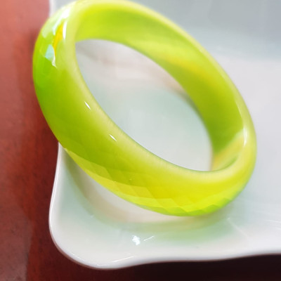 Vòng tay bản hẹ đá mắt mèo giác xanh đợt chuối tươi sáng mới đẹp lạ vòng Ni 55mm x Cao 15mm x dầy 7mm nữ mệnh mộc mệnh hoả 52kg - 56kg  đeo rẻ đẹp