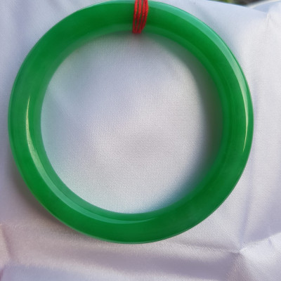 Vòng cẩm thạch Lý Đẹp AAA Sao 53mm x cọng to dầy 8,8mm Màu xanh lá tươi bóng đẹp Nữ mệnh Mộc mệnh Hỏa 52kg - 62kg đeo ạ