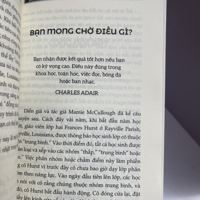 CHẠM VÀO HẠNH PHÚC - 100 CÂU CHUYỆN KHIẾN BẠN  MỈM CƯỜI MỖI NGÀY - Zig Ziglar – Phúc Chi dịch - Bizbooks - NXB Hồng Đức.