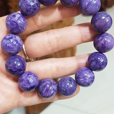 Vòng tay phong thuỷ may mắn nam đá mắt rồng tím vân tự nhiên sịn đẹp sang lắm size vòng hạt 16mm hay 16li màu tím rịm vân tự nhiên của đá mắt rồng Vòng chuẩn hợp Nam mệnh hỏa, mệnh thổ đeo rất sang đẹp hợp mệnh hợp màu hợp làm ăn may mắn tốt đẹp ạ