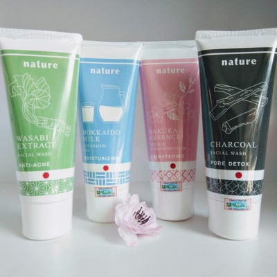 Sữa rửa mặt se khít lỗ chân lông than hoạt tính Naris Charcoal Nature 100gr Nhật Bản