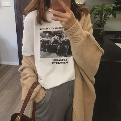 Áo pull nữ màu trắng trẻ trung hình họa tiết bức tranh