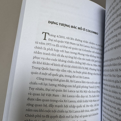 CHUYỆN “ĐI SỨ” THỜI HỘI NHẬP (HỒI ỨC CỦA CÁC ĐẠI SỨ) - Đại sứ Ngô Quang Xuân - NXB Chính Trị Quốc Gia Sự Thật.