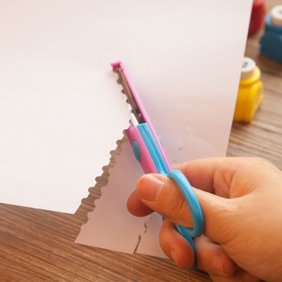 Bộ Kéo Răng Cưa Cắt Dập Giấy GUBHZM03855 - Mẫu Màu Giao Ngẫu Nhiên