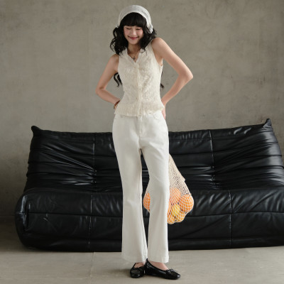 Quần jeans nữ ống loe dáng dài màu xanh basic dễ phối đồ thêu hoa túi sau Daisy Miều Est.2013