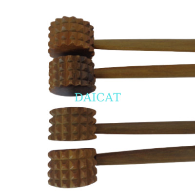 Cây gãi và đấm lưng bằng gỗ bách xanh hai đầu