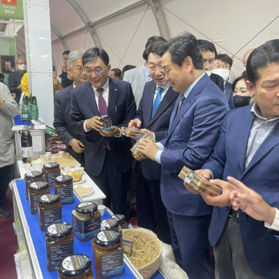 Mật Ong Hoa Cà Phê Jade Mountain Nguyên Chất Thu Hoạch Tự Nhiên Chất Lượng Cao 380ml