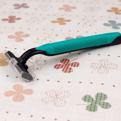 Bộ 4 Dao Cạo Râu Razors Loại 3 Lưỡi Siêu Bền LƯỠI DAO SẮC BÉN, THIẾT KẾ THÔNG MINH, NHỎ GỌN - Hàng chính hãng