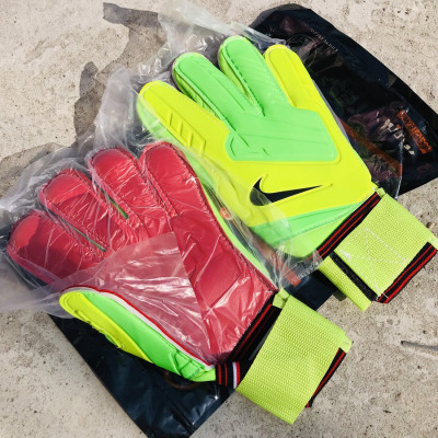 Găng tay thủ môn có xương hiệu NK, ADI cao cấp nhất