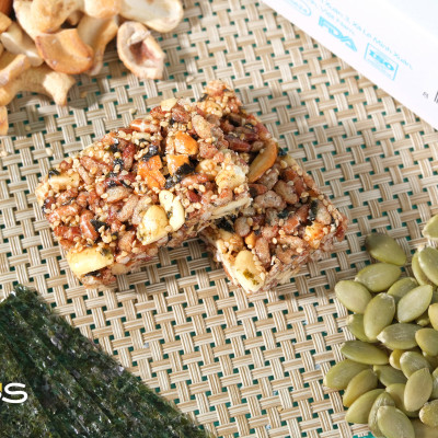 Thanh hạt dinh dưỡng Freshie Mè đồi & Rong biển gạo lứt ngũ cốc thuần chay cung cấp năng lượng 150gr TÂM MINH FOODS