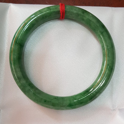 Vòng Cẩm Thạch tự nhiên mới Đậu Lý Sao Sao 56mm x cọng 9mm cao cấp sịn đẹp Vòng tay màu xanh đậu lý bông đậm đều bóng mượt đẹp Nữ 54kg - 64kg đeo rất đẹp sang tay món quà tặng Mẹ , người thân ý nghĩa ạ