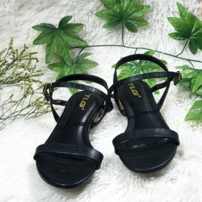 Sandal 3 phân vân cá sấu hot trend  trẻ trung năng động 20830