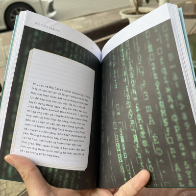 (In màu toàn bộ) BIG DATA ANALYST - Vén Màn Hậu Trường Của Những Bước Chân 4.0 – Hiếu Nguyễn và Nhã Cao – WingsBooks – NXB Kim Đồng (bìa mềm)