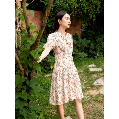 Đầm Suông Hạ Eo Dây Nơ Cổ De Leah 