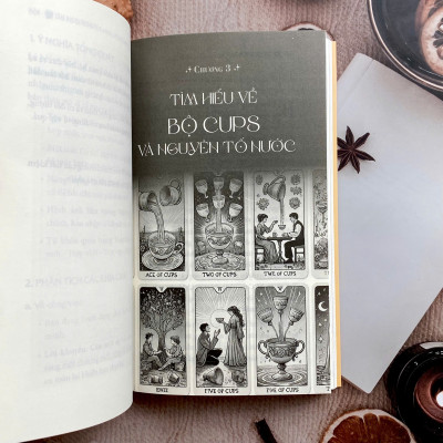 Sách - Tự học Tarot: Hành trình chữa lành từ những lá bài