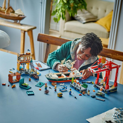 LEGO CITY 60422 Đồ Chơi Lắp Ráp Hệ Thống Cảng Biển Và Tàu Chở Hàng (1226 chi tiết)