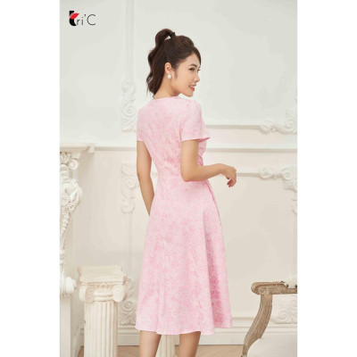 Đầm xòe gấm lụa hoa, cổ lưới vuông Tri