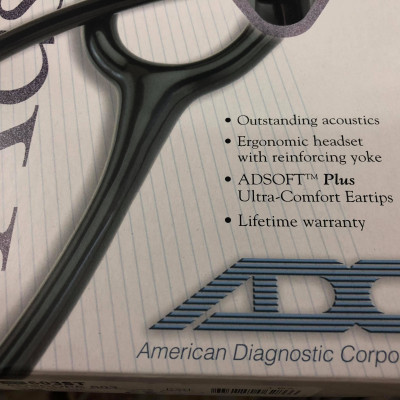 ỐNG NGHE ADC 608 N hai mặt màng phù hợp sử dụng cho cả người lớn và trẻ em, độ nhạy âm thanh cao phù hợp cho khám đa khoa tổng quát