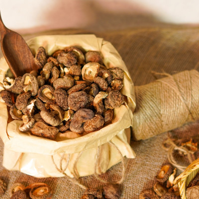 Nấm Hương Khô Lý Tưởng 50g – Thơm Ngon, Nguyên Chất, Dễ Chế Biến