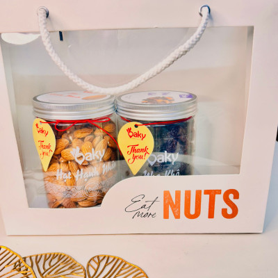Quà Tặng Oaky - Combo Hạt Dinh Dưỡng Cao Cấp Hạnh Nhân, Nho Khô - Tặng Túi Giấy