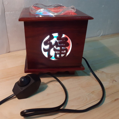 Đèn xông tinh dầu gỗ Hình vuông Chữ Phúc -gỗ hương- Tặng kèm 1 bóng đèn