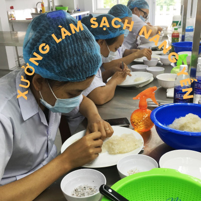 TỔ YẾN TINH CHẾ TIÊU CHUẨN 8 GRAM| YẾN SÀO NÀNG YẾN | Được khai thác tại các nhà yến lâu năm ven biển | Làm sạch bằng thủ công | Không tẩy trắng | Không tẩm đường hay muối | Khô tuyệt đối | Độ nở nhiều | Sợi yến dai giòn | Không bị tan khi chưng.